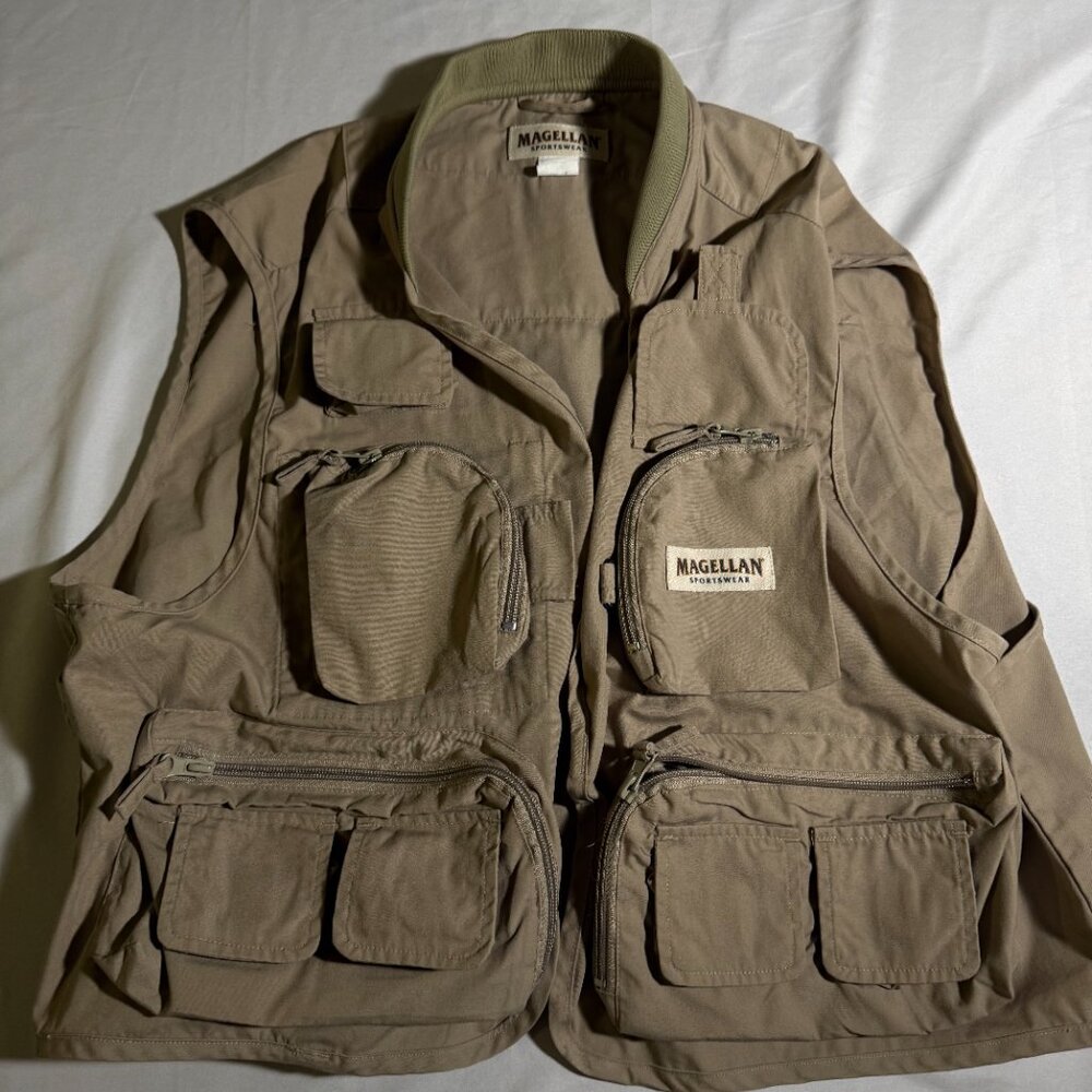 Magellan Sportswear Fishing Vest Mens Medium Adjustable Khaki Multi Pocket